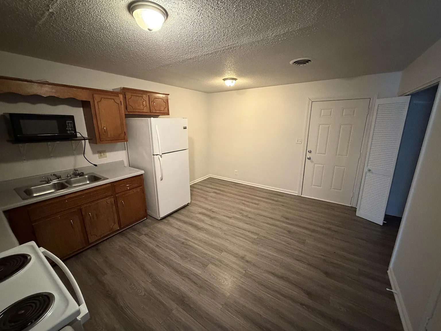 1501 West Knollwood Circle - A — Photo 3