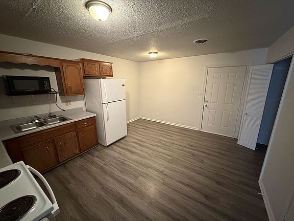 3rd image of 1501 W Knollwood Cir #A