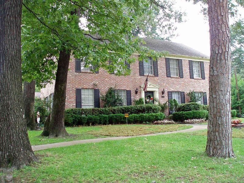 1st image of 2 Broadmoor Cir