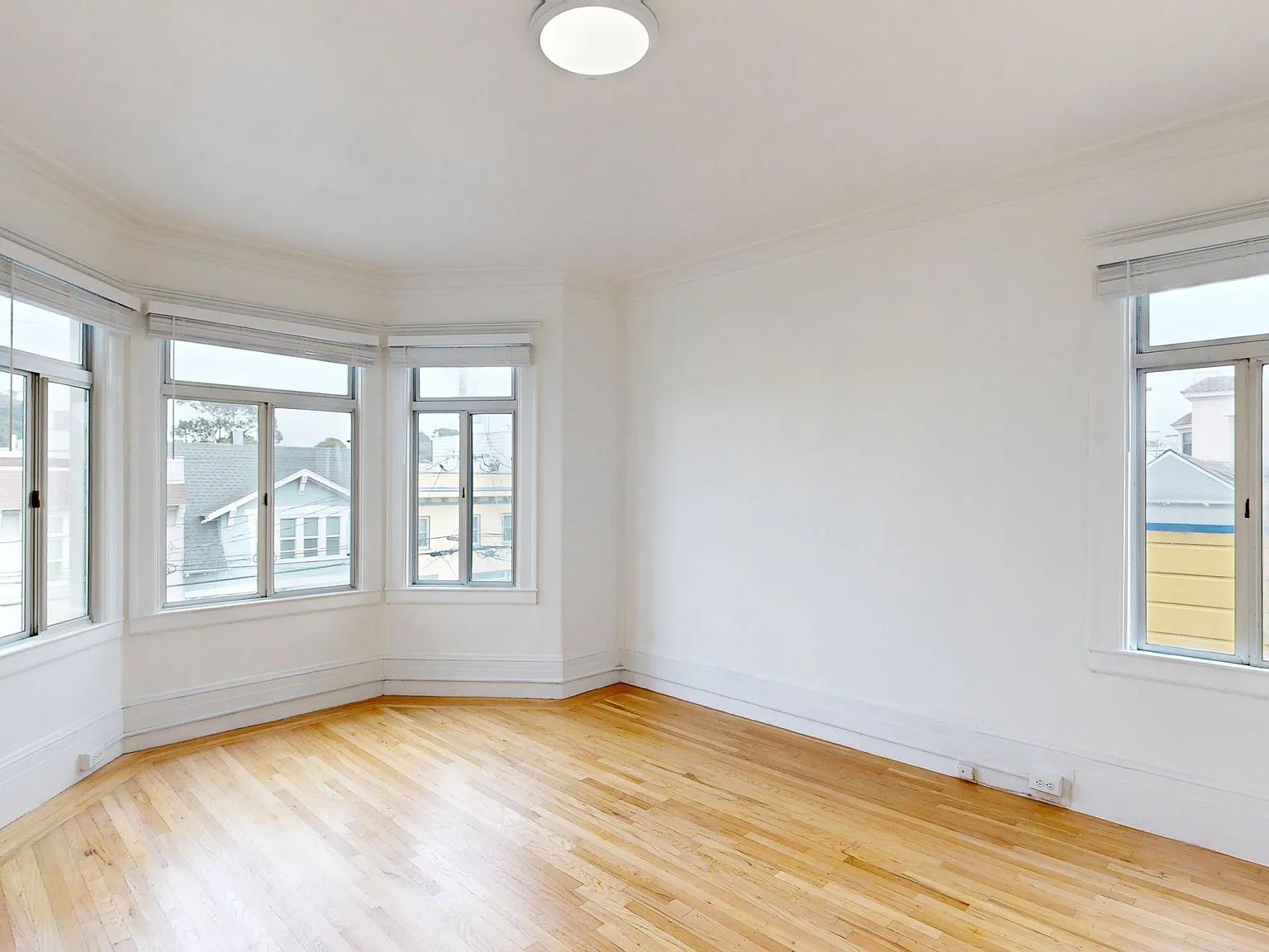 411 15th Avenue — Photo 2