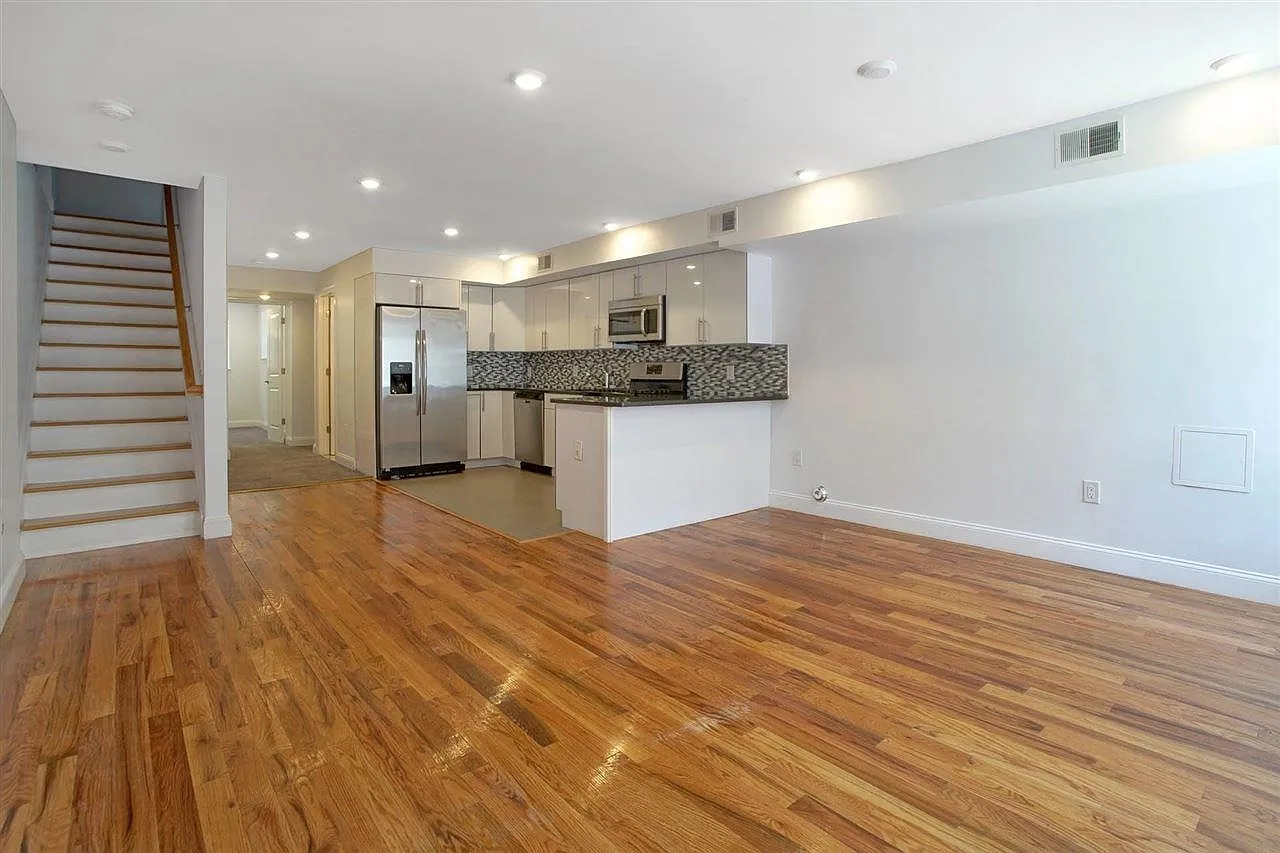 1 bed, 2.0 bath, 900 sqft, $2,390 — Photo 1