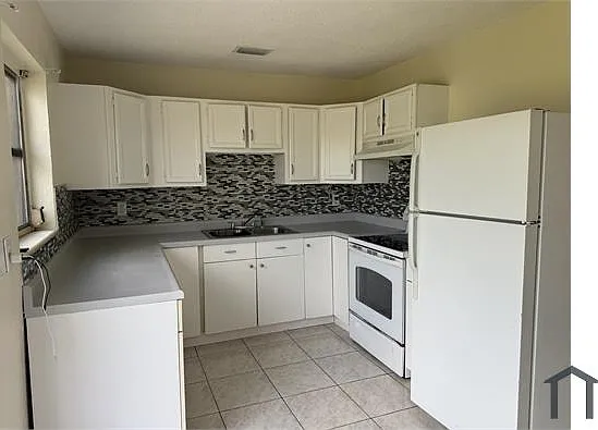 6511 SW 15th Ct — Photo 4