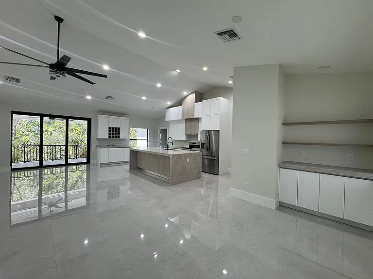 271 Price St — Photo 4