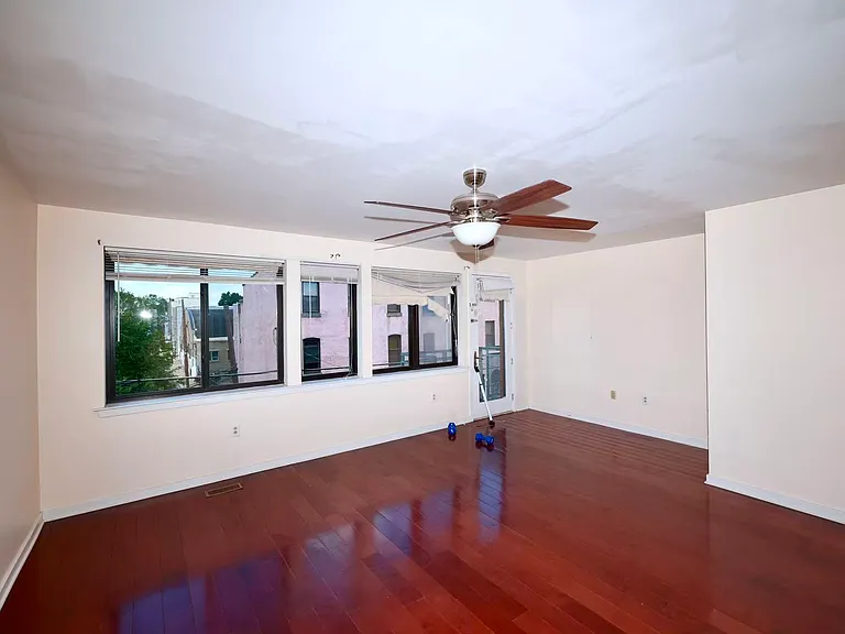 621 N 10th St #1 — Photo 17