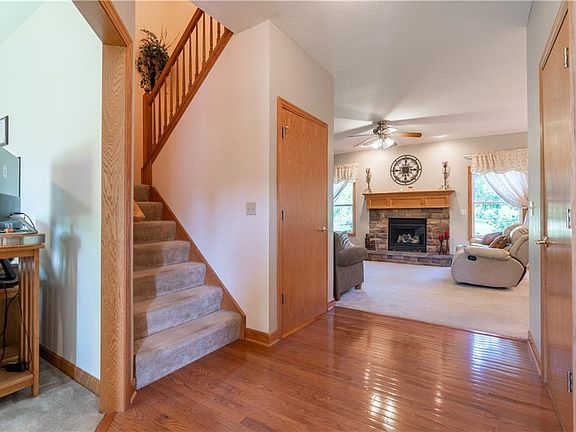 4th image of 591 Silver Creek Dr