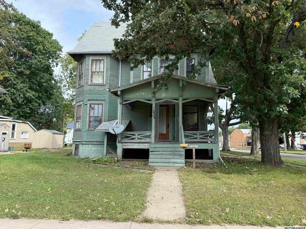 232 4th St NE, Mason City, IA 50401