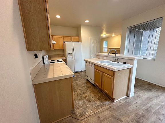 5th image of 4652 SE Lone Oak St