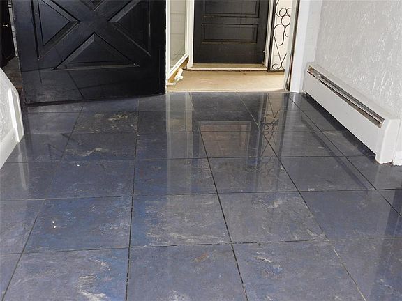5th image of 2308 Hemlock Ln