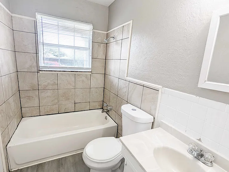1025 Hoyt Ave — Photo 8