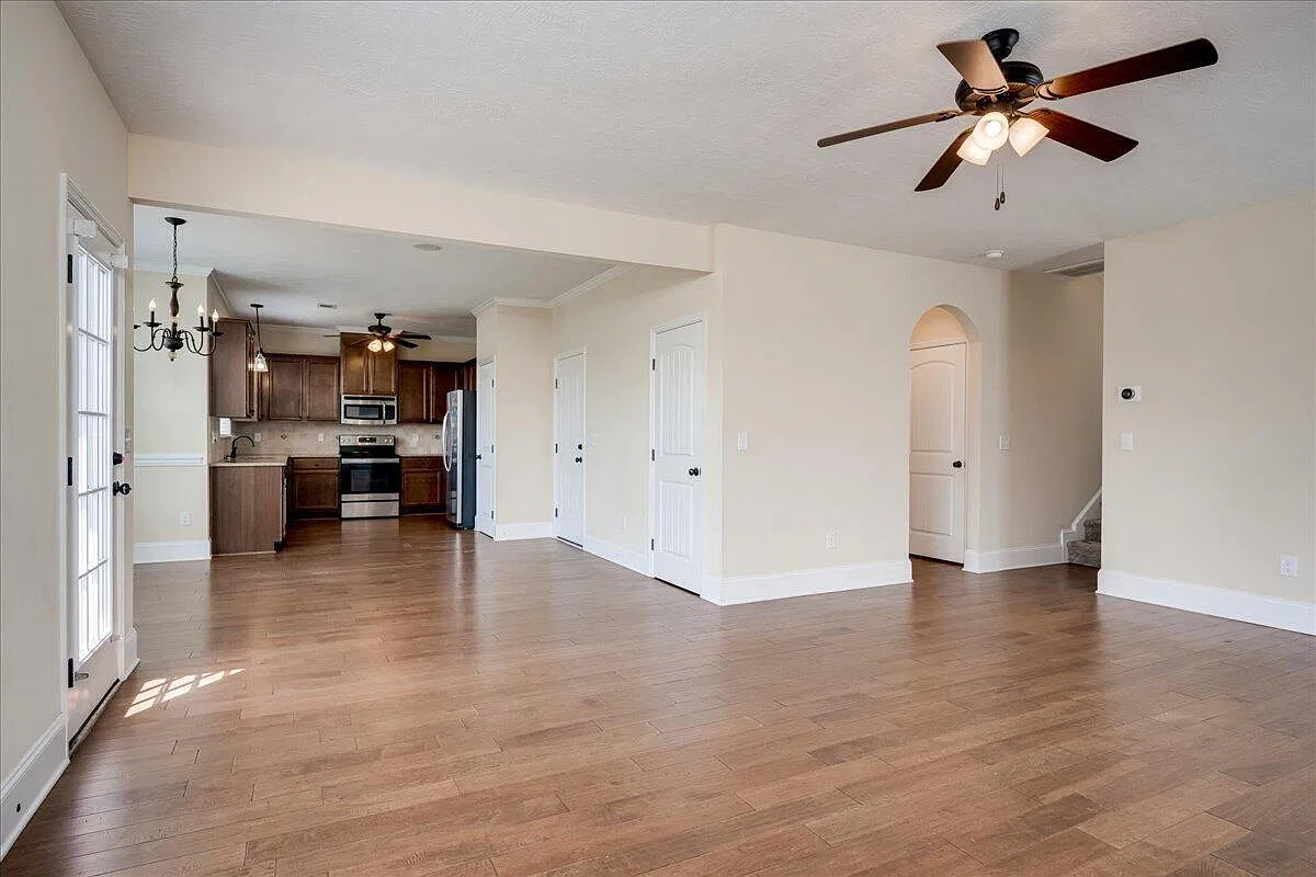 4 bed, 2.5 bath, 2130 sqft, $2,250 — Photo 3