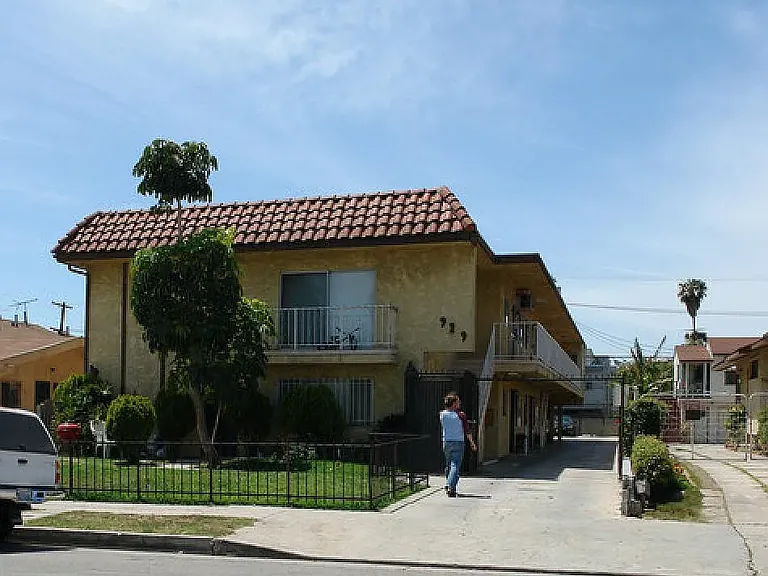929 N Normandie Ave #5 — Photo 1