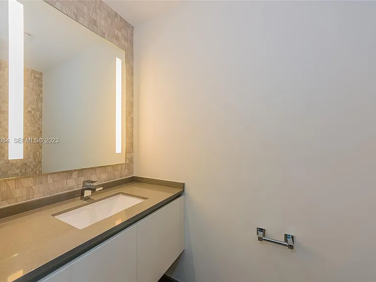 88 SW 7th St #1300 — Photo 8