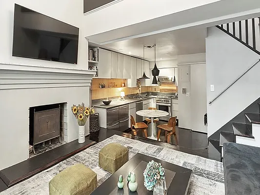 Sold by Sotheby's International Realty | media 1