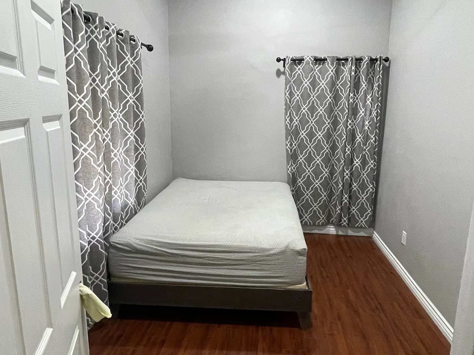 5 bed, 6900 sqft, $875 — Photo 2