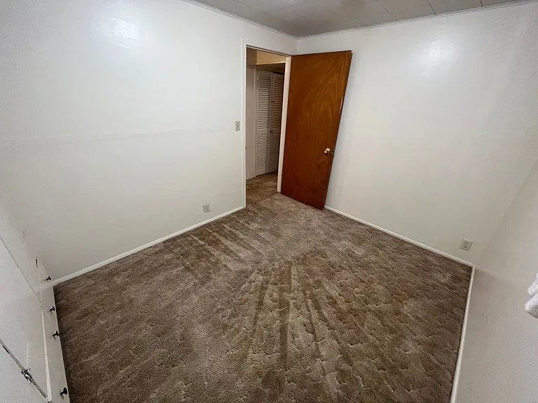 221-223 E Sunset Dr. — Photo 36