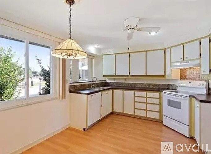 1st image of 149 Cambridge Dr NW