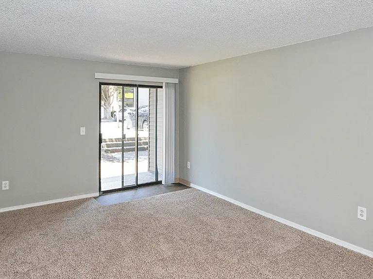 2136 S 272nd St — Photo 7