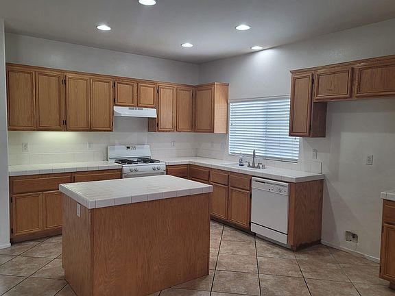 4th image of 14606 Rosemary Dr