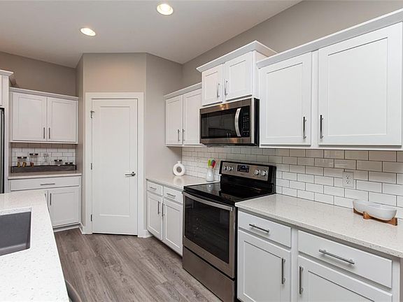 3rd image of 10943 Westport Dr
