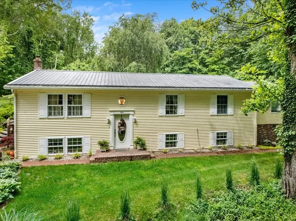 365 Olympic Dr, Tazewell, VA 24651