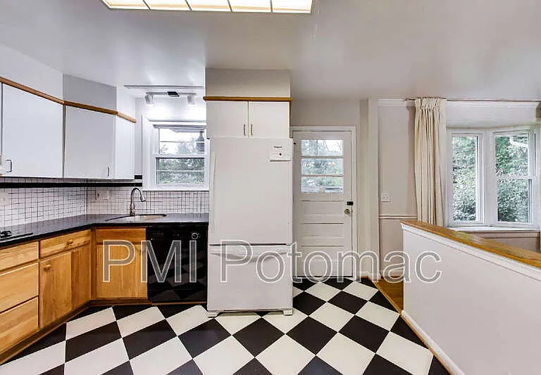 3510 Marlbrough Way — Photo 14