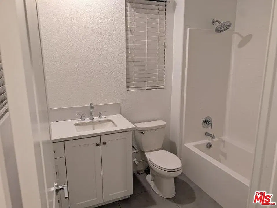 4 bed, 4.0 bath, $1,100 — Photo 2