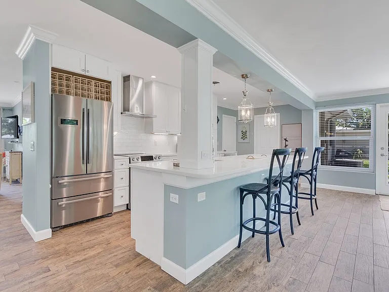 706 Iris Ln — Photo 11