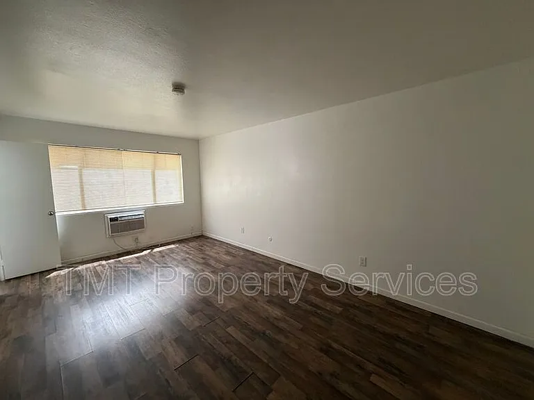 1816 F St #3 — Photo 9