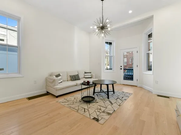 5 Wayland St, Dorchester, MA 02125