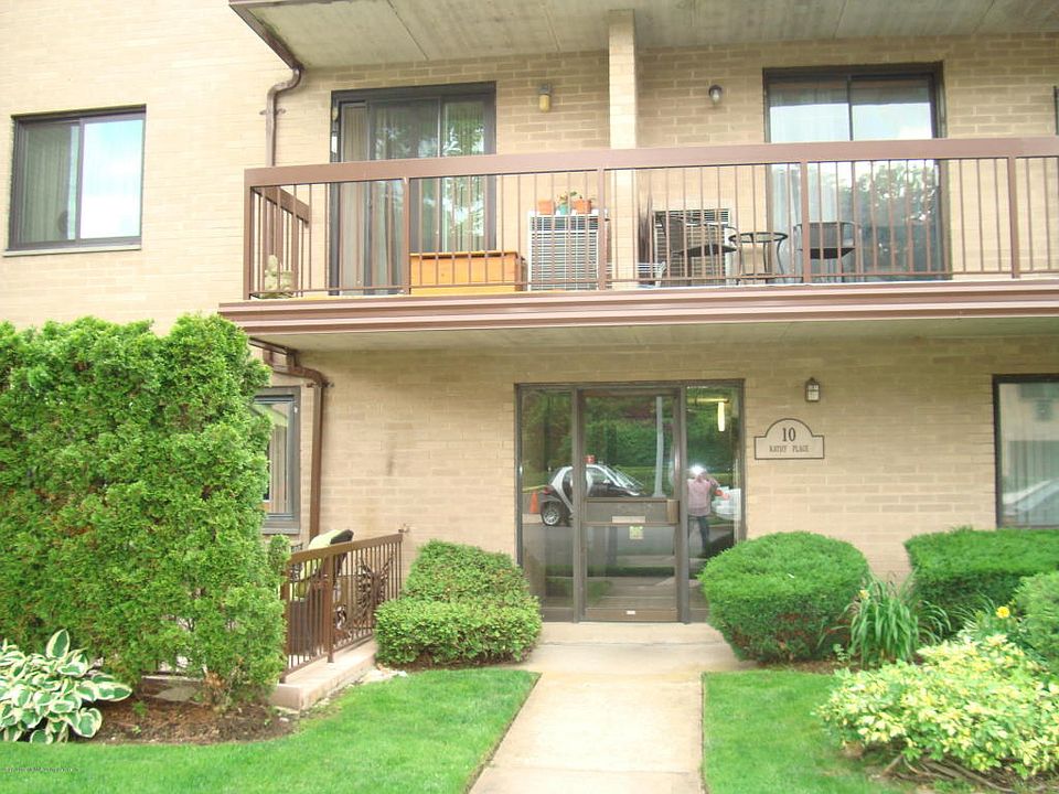 1st image of 10 Kathy Pl APT 1A