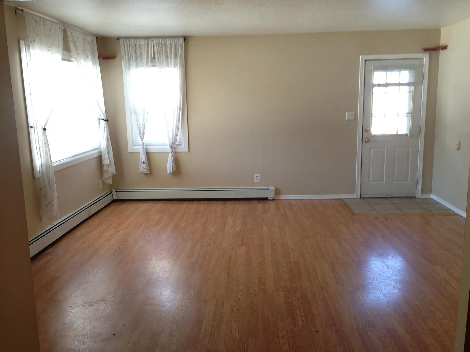 3 bed, 975 sqft, $1,822 — Photo 4