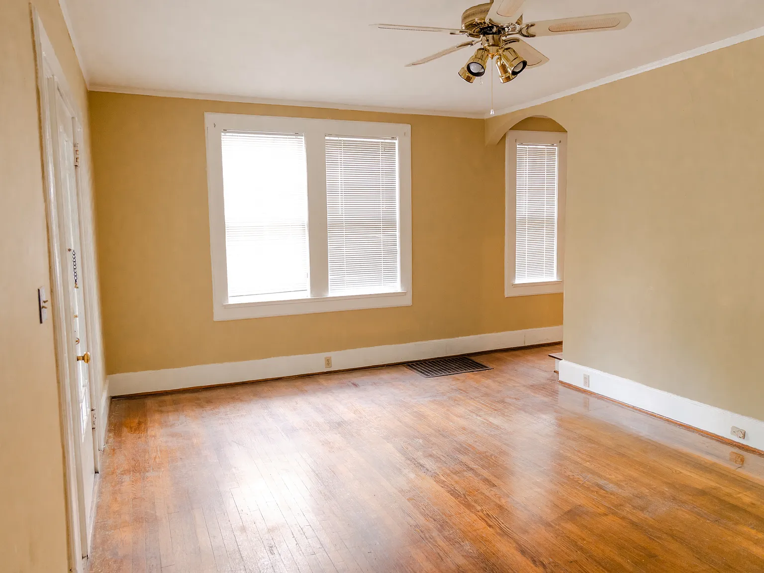 2 bed, 1200 sqft, $2,000 — Photo 4