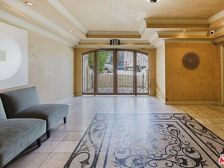 1154 S Barrington Ave #101 — Photo 24