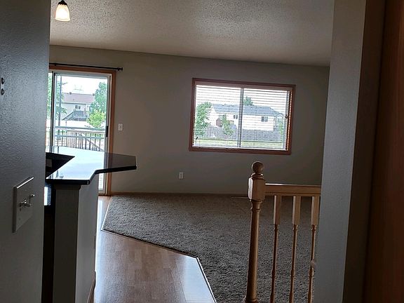 4th image of 1008 41st Ave W