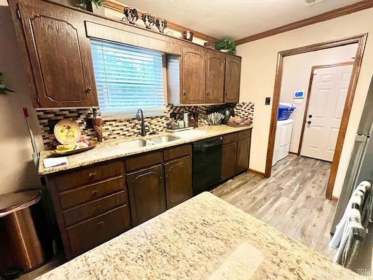6500 Lakewood Dr — Photo 24