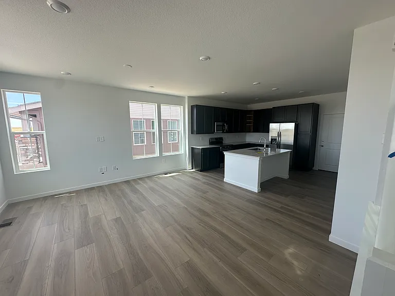 393 N Bently St — Photo 4