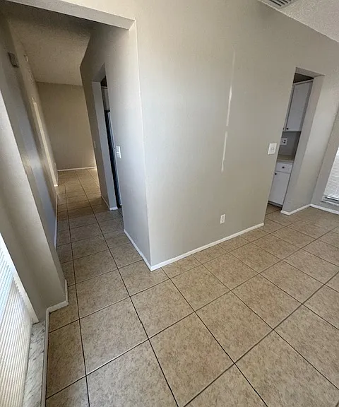 411 Diplomat Pkwy E — Photo 2