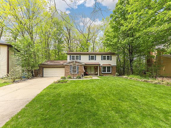 2nd image of 1475 N Folkstone Ct