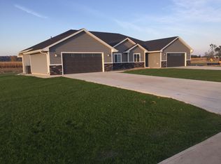 204 Violet Dr, Yankton, SD 57078
