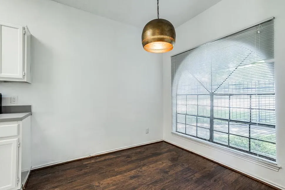 2 bed, 1111 sqft, $1,325 — Photo 4