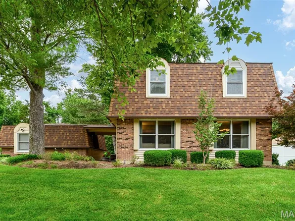 1776 Schoettler Valley Dr, Chesterfield, MO 63017