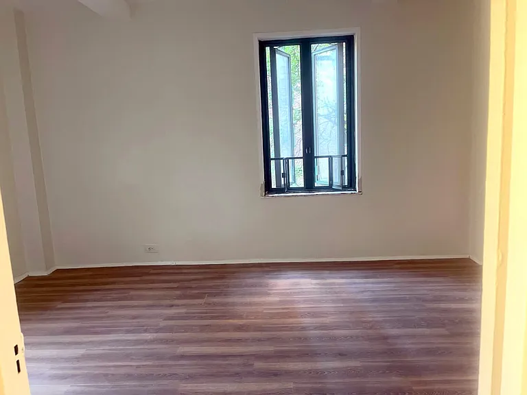 89 Metropolitan Oval #2G — Photo 9