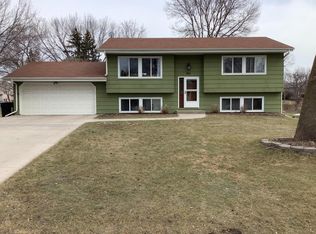 663 Springhill Rd, Saint Paul, MN 55127