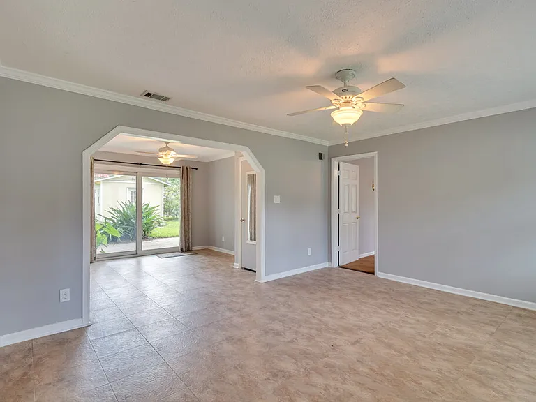 319 Tanglewood Rd — Photo 17