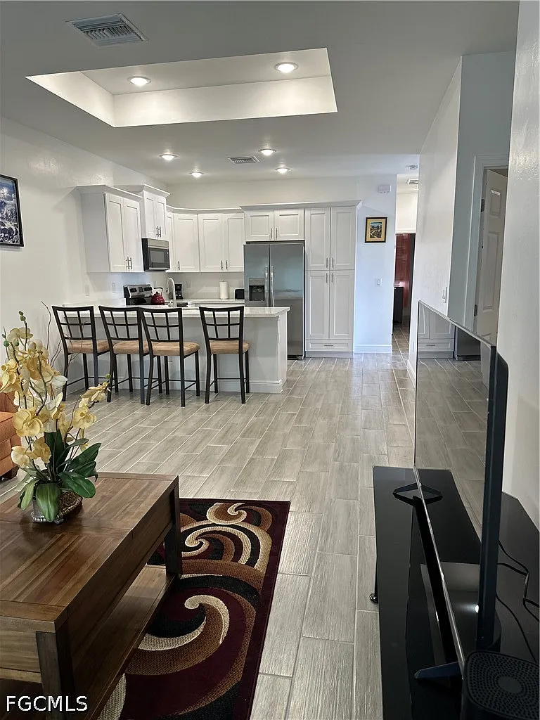 3 bed, 2.0 bath, 2270 sqft, $1,900 — Photo 4