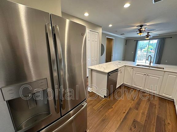3rd image of 6818 S Faul St