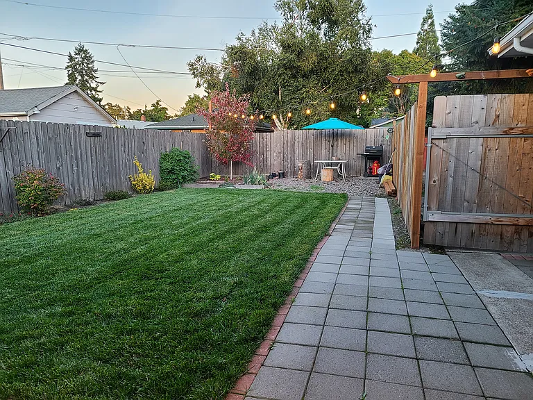 2174 Broadway St NE — Photo 2