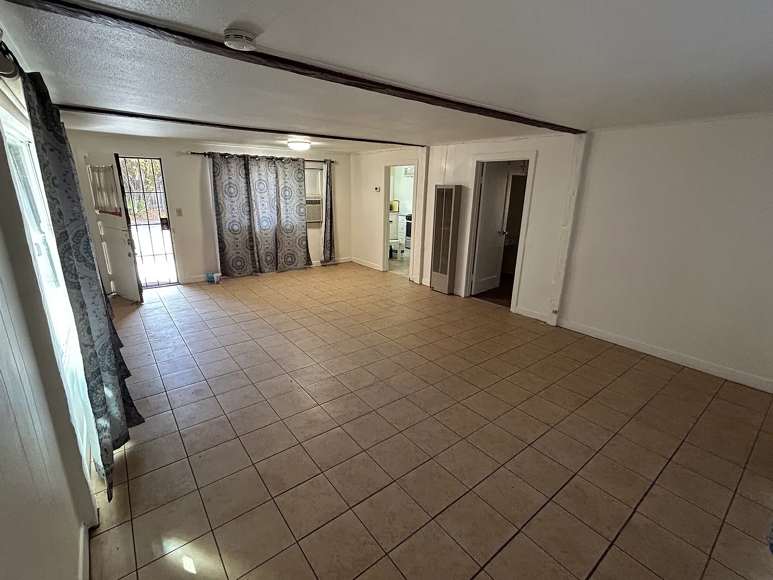 2 bed, 990 sqft, $2,300 — Photo 3