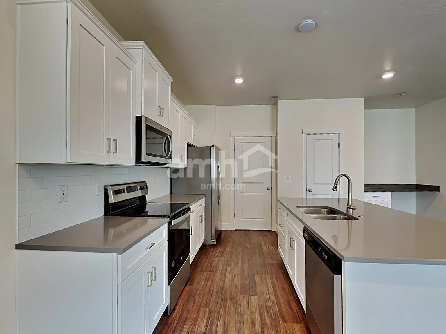 4 bed, 2.5 bath, 2179 sqft, $2,645 — Photo 3