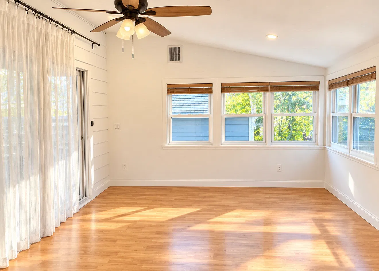 3 bed, 2.5 bath, 1464 sqft, $4,850 — Photo 3